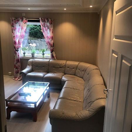 Den Gule Huset Apartment Lyngdal Ngoại thất bức ảnh