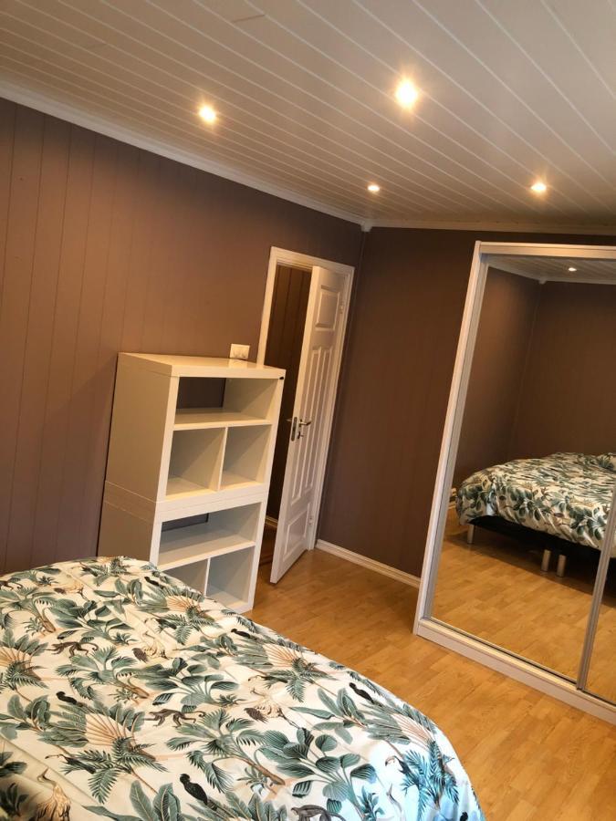 Den Gule Huset Apartment Lyngdal Ngoại thất bức ảnh